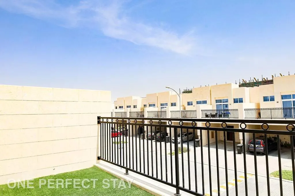 Elegant & Inviting 3Br Villa Townhouse Dubai Apartment
